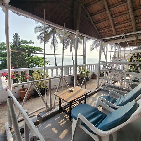 This Is It Beachfront - Rooms, Cafe & Events أرامبول المظهر الخارجي الصورة